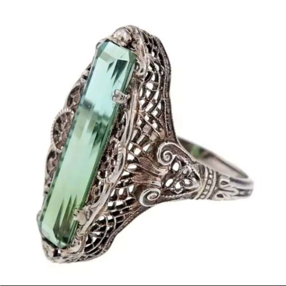 New Vintage Silver and Green Gemstone Ring